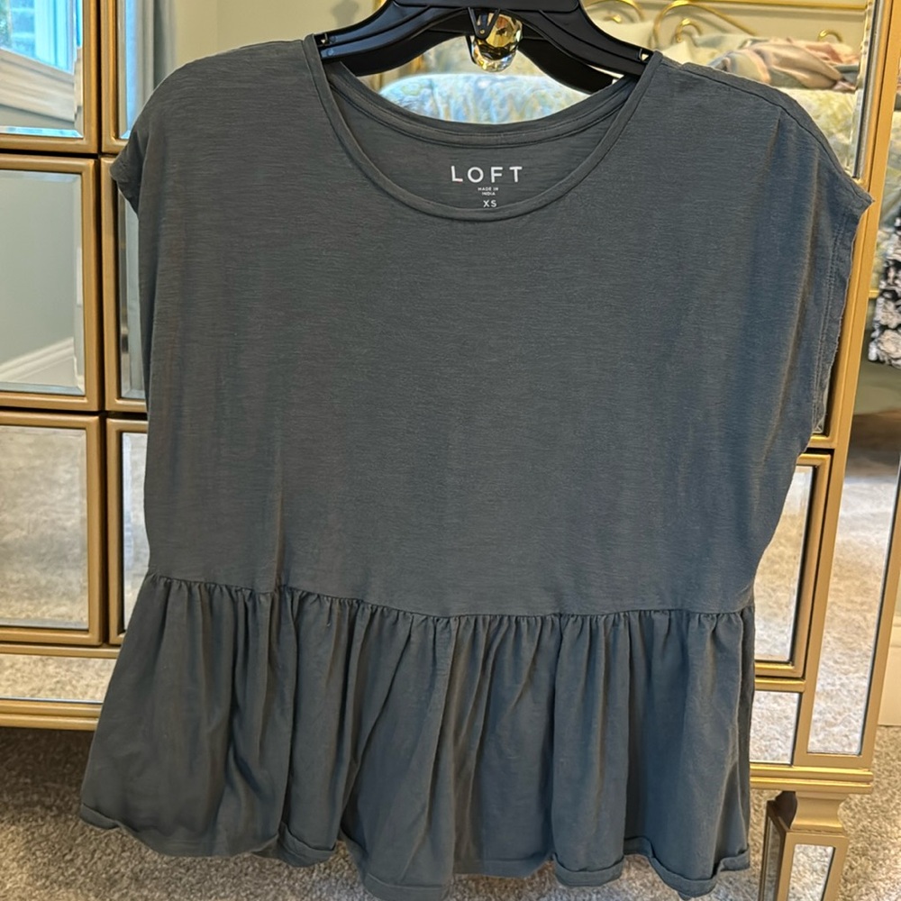 LOFT Green oversized peplum tee. Size XS